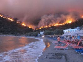Mai multe hoteluri şi reşedinţe situate pe insula Samos din Grecia, evacuate din cauza unui incendiu