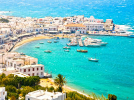 Noi restricții în Grecia. Autorităţile au interzis muzica în restaurante şi baruri şi au impus carantina de noapte pe insula Mykonos.