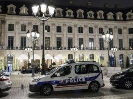 Bijuterii de 4,5 milioane de euro, furate dintr-un magazin central din Paris