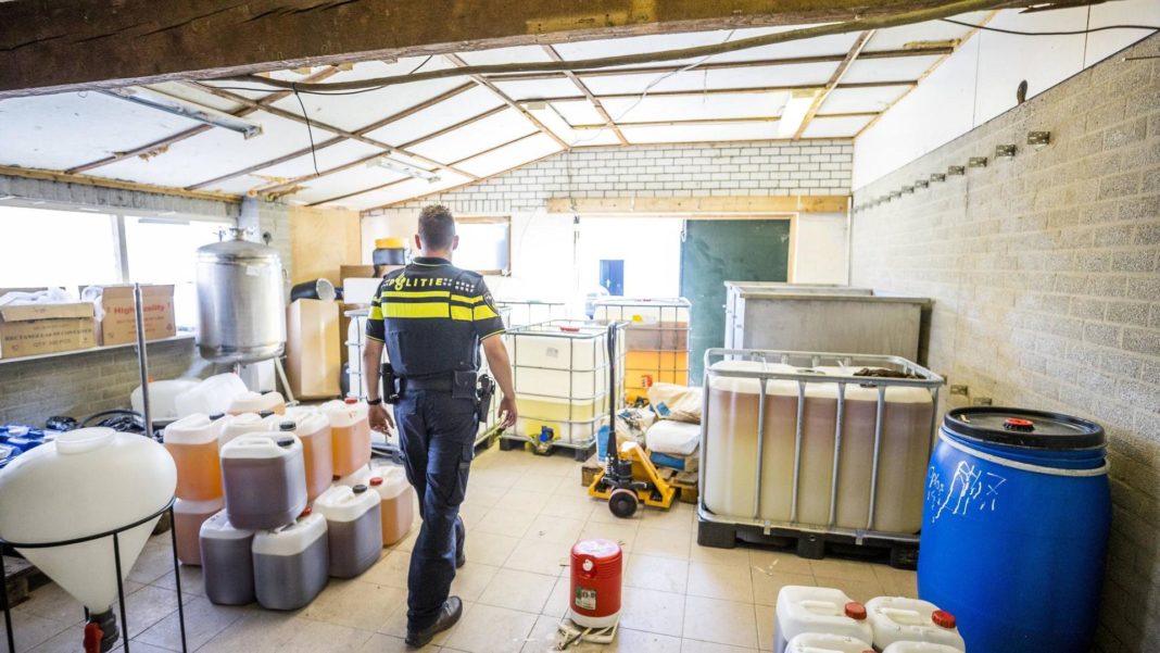 Laborator de droguri sintetice uriaș, descoperit în Olanda