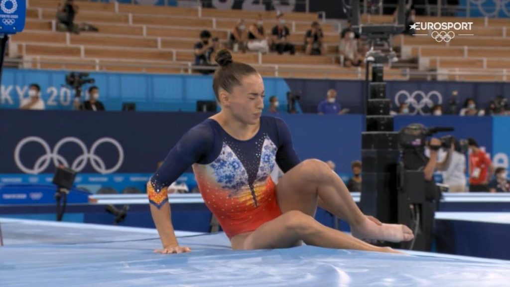 JO / Notă bună, dar ce sperietură! Larisa Iordache, aproape de finala la bârnă