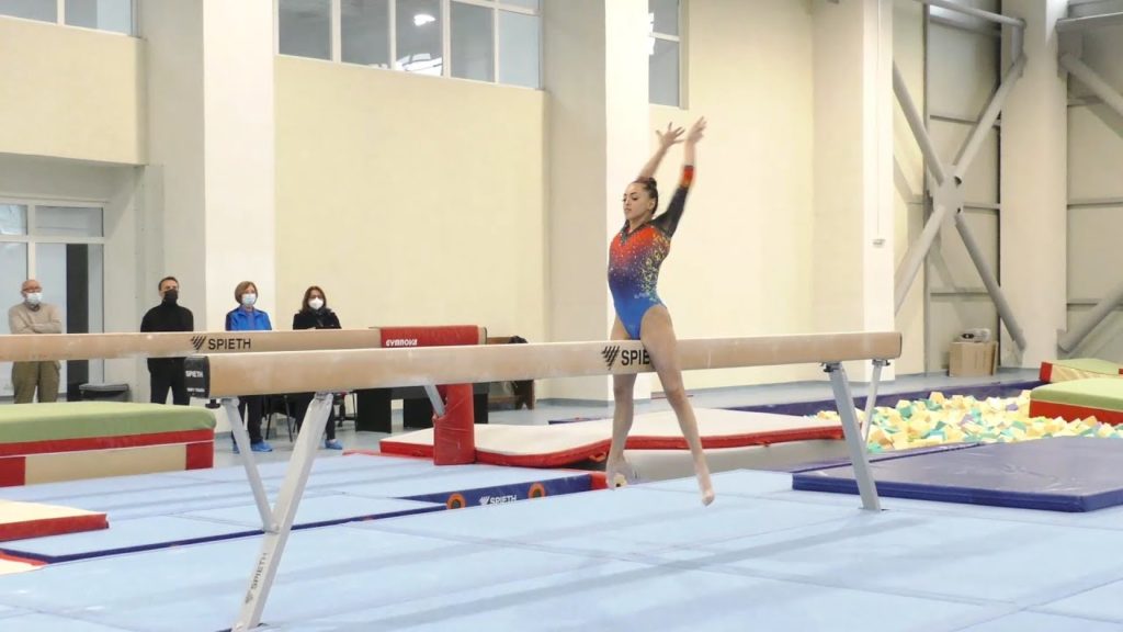 Tokyo 2021 / Larisa Iordache va concura doar la bârnă: „Mă doare foarte rău glezna“