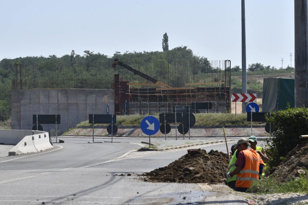 Strada Teilor din Craiova a intrat în reabilitare pentru a fi pregătită de legătura cu viitorul drum expres Craiova – Pitești