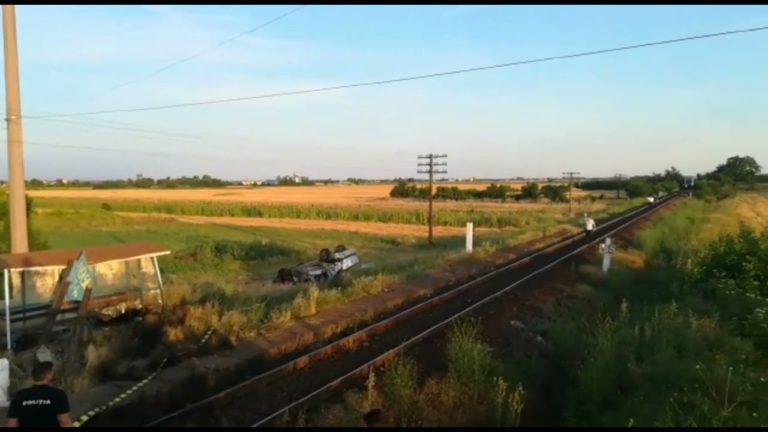 (VIDEO) Accident feroviar în comuna Gănesa. Un tânăr de 23 de ani, grav rănit