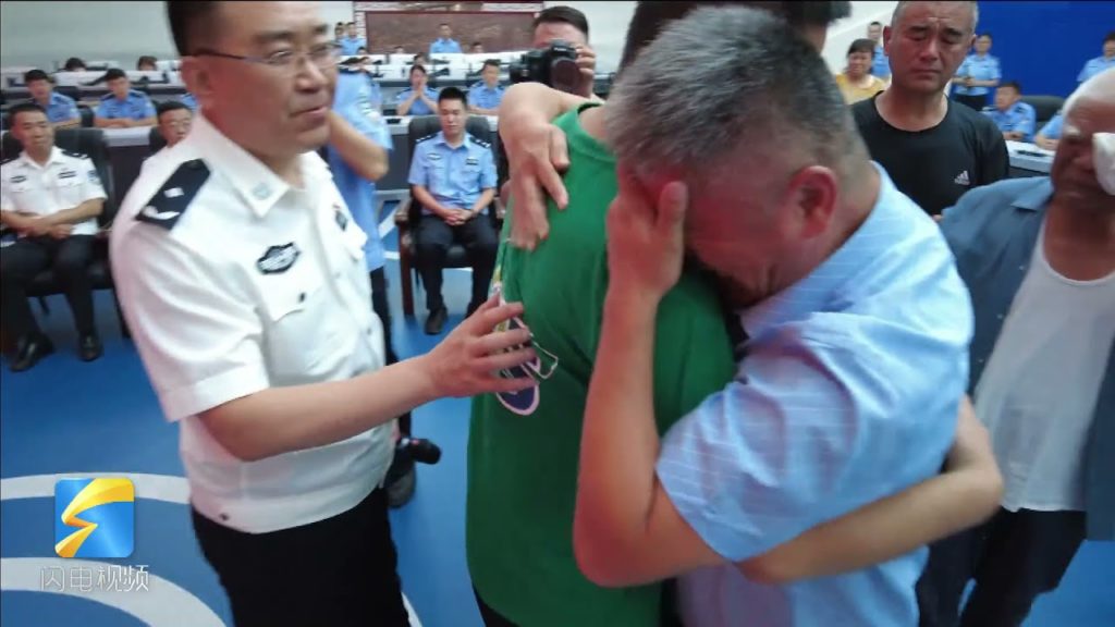 (VIDEO) Un chinez și-a regăsit fiul răpit acum 24 de ani