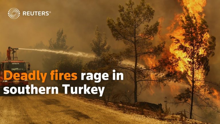 Mii de turiști, evacuați din stațiunile turce afectate de incendii