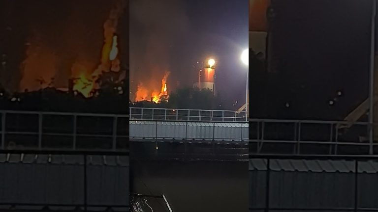 (VIDEO) Explozie urmată de incendiu la Combinatul Chimic Azomureş