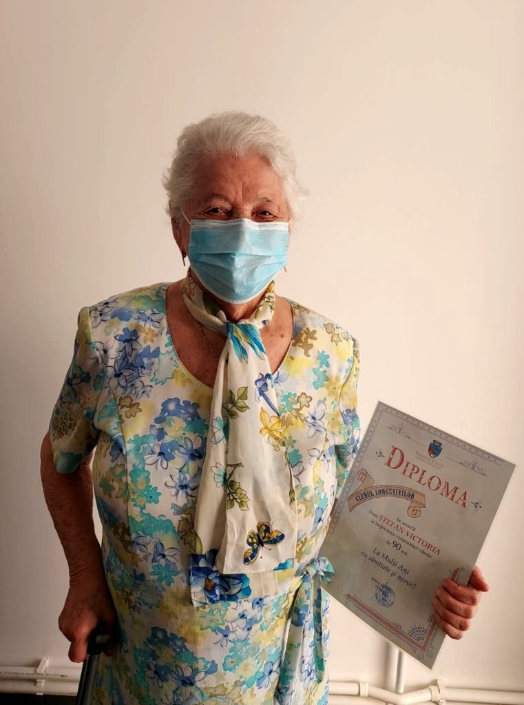 Primăria Râmnicului a premiat 15 nonagenari cu ocazia intrării în Clubul Longevivilor