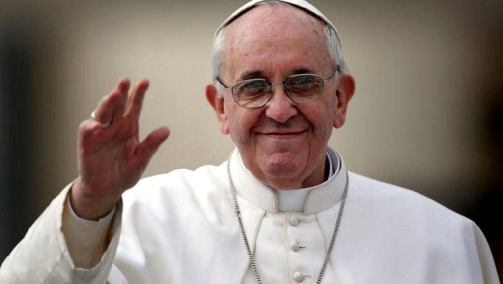 Papa Francisc a fost operat