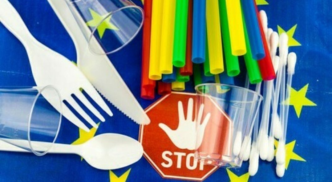 Produsele de unică folosinţă din plastic nu mai pot fi comercializate în UE