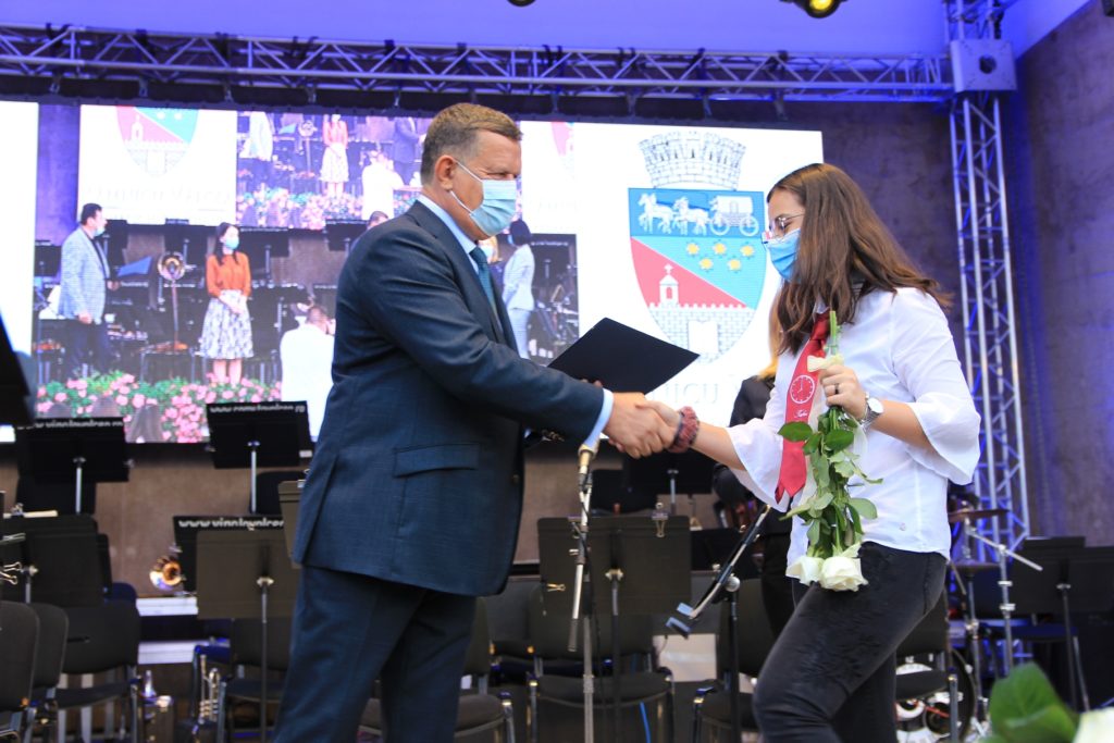 Râmnicu Vâlcea: Premii în bani pentru elevii de 10 la Evaluare şi Bacalaureat