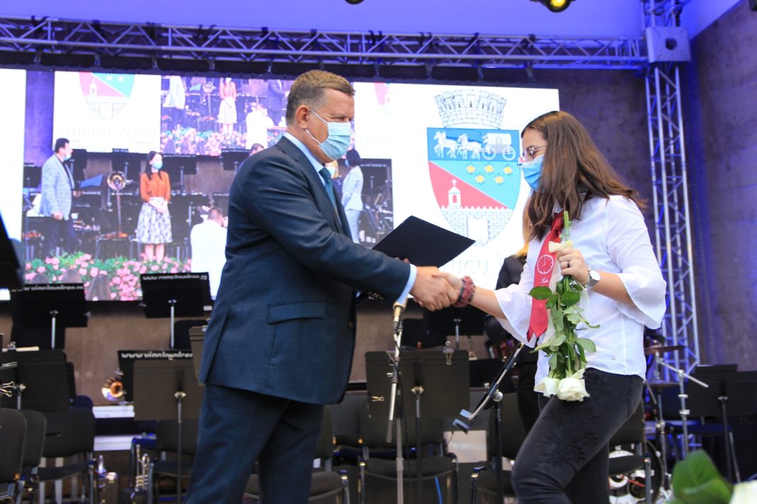 Tinerii vâlceni de 10 la Evaluare și Bac vor fi premiați