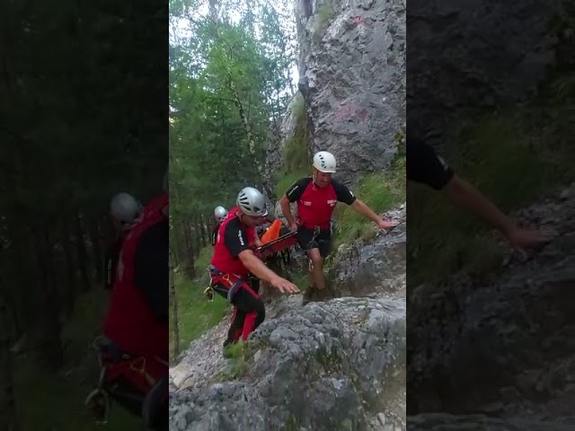 (VIDEO) Gorj. Persoană accidentată în zona Săritoarea Ursului, recuperată de salvamontiști