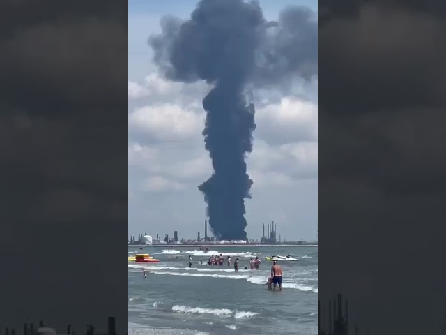 O explozie a provocat un incendiu violent la Rafinăria Petromidia