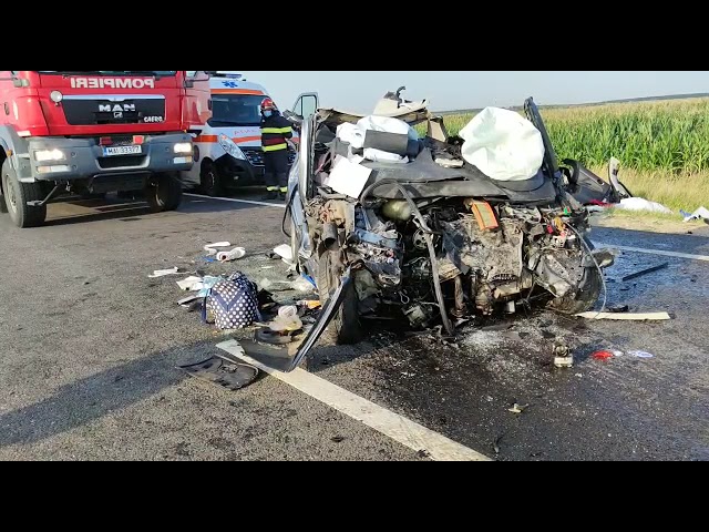 Olt: Trei morți în urma coliziunii unui autoturism cu un tir, la Negreni