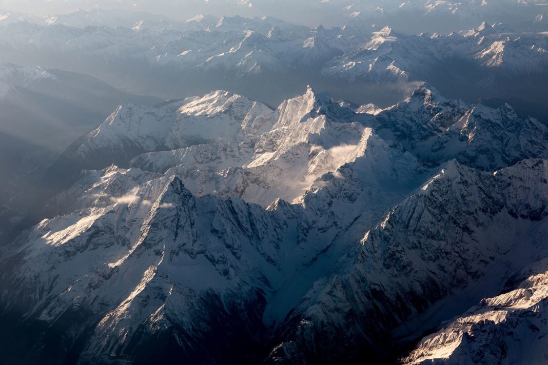 Virusuri vechi de 15.000 de ani, descoperite vii în calota glaciară din Tibet