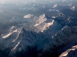 Virusuri vechi de 15.000 de ani, descoperite vii în calota glaciară din Tibet