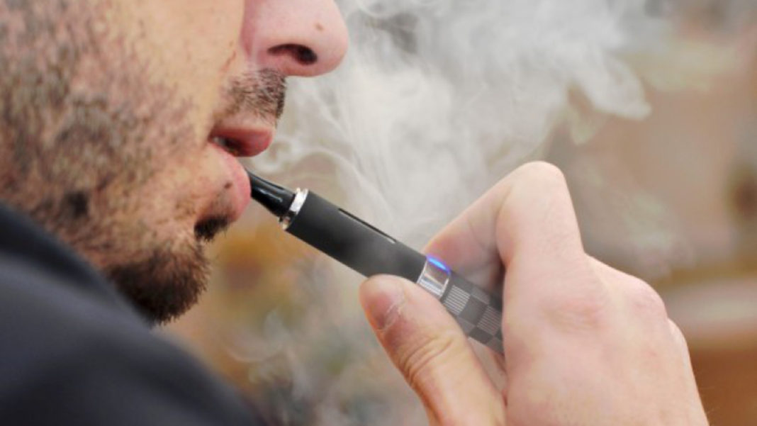 OMS avertizează în privința țigărilor electronice şi solicită înăsprirea reglementărilor