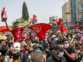 Preşedintele Tunisiei l-a demis pe prim-ministru şi a suspendat parlamentul