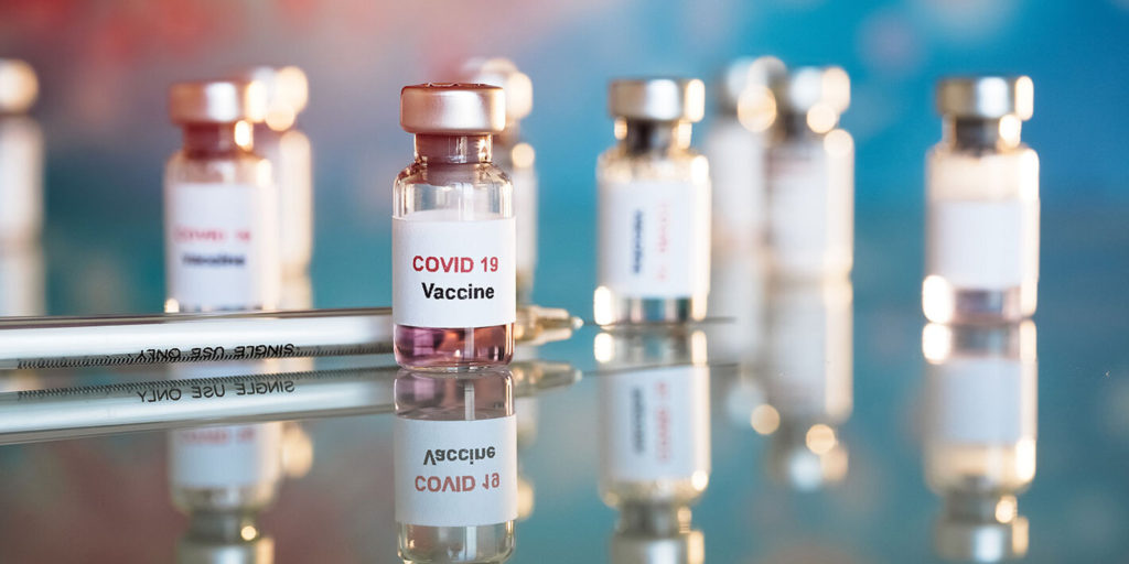 EMA: Vaccinarea cu două doze de vaccin împotriva Covid-19 este indispensabilă în asigurarea protecţiei