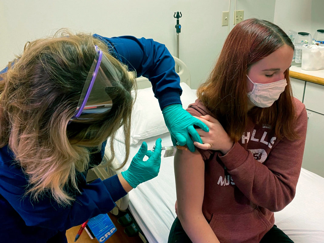 Începe imunizarea cu vaccinul Spikevax a tinerilor cu vârste între 12 şi 17 ani