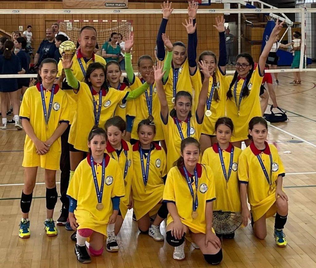 Minivolei / Viitorul sună excelent! CSV Craiova este noua campioană a României