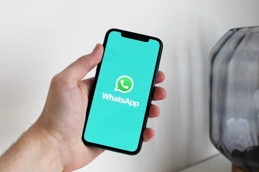 Noile reguli de utilizare a WhatsApp, reclamate la Comisia Europeană