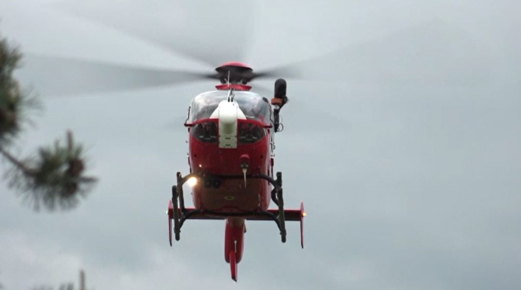 Au intervenit 4 echipaje de pompieri, paramedici și elicopterul SMURD