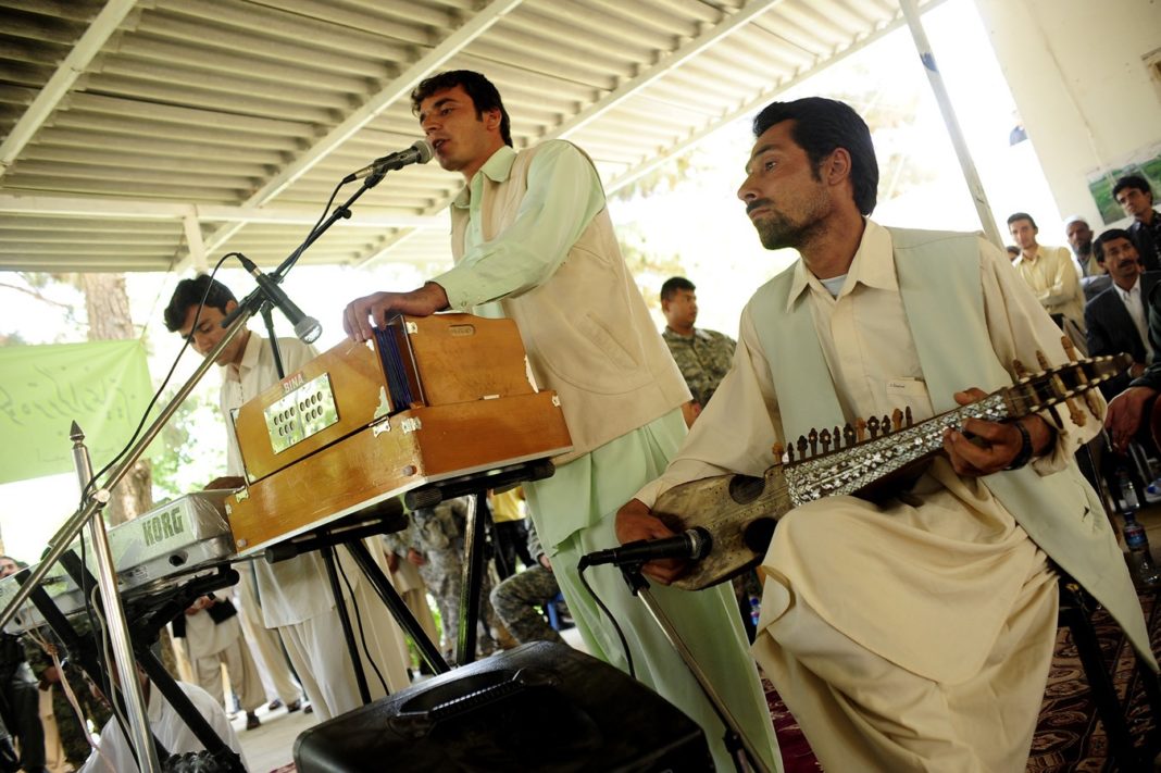 Muzica în public va fi interzisă de talibani