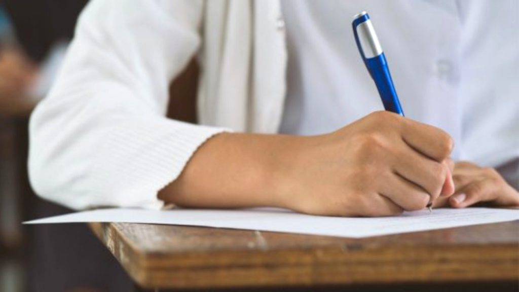 A doua sesiune a bacalaureatului continuă cu proba la alegere a profilului şi specializării