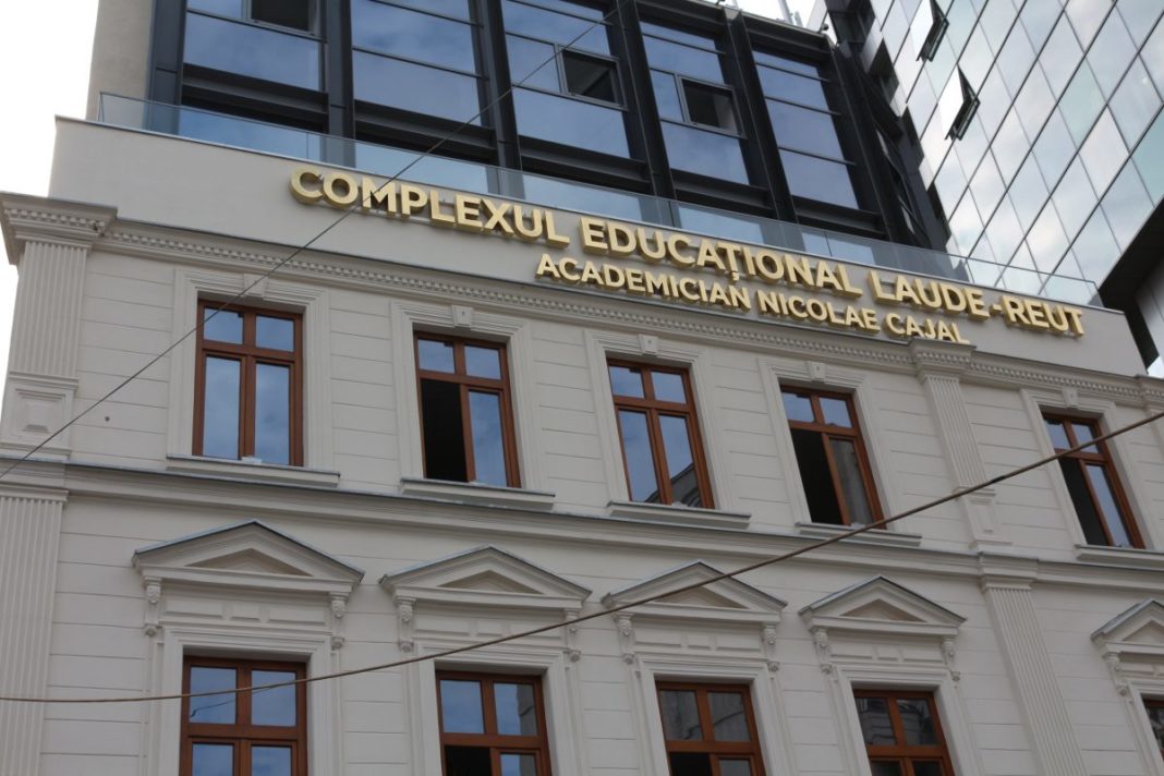 Primul centru de vaccinare pentru elevi și profesori se deschide într-o școală de renume din București