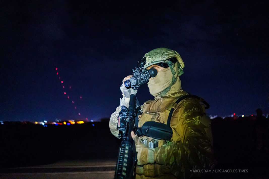 (VIDEO) Talibanii au îmbrăcat uniformele militare americane și au preluat controlul asupra aeroportului din Kabul