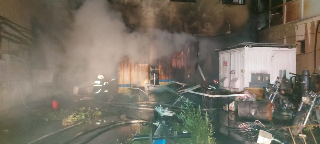 Incendiu la cel mai mare hotel din Giurgiu. Turiștii, evacuați de urgență