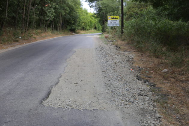 Intrarea &icirc;n Leamna de Jos se face printr-o groapă foarte mare