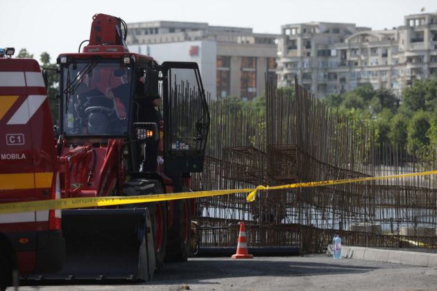 Șantierul pe care doi muncitori au murit acoperiți de pământ nu avea nicio autorizație (sursa foto: Inquam/Octav Ganea)