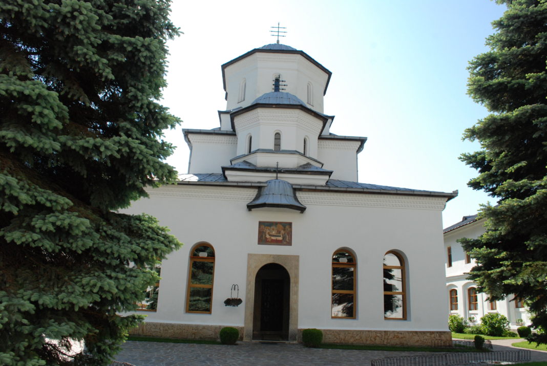 Mănăstirea Tismana are Hramul Adormirea Maicii Domnului
