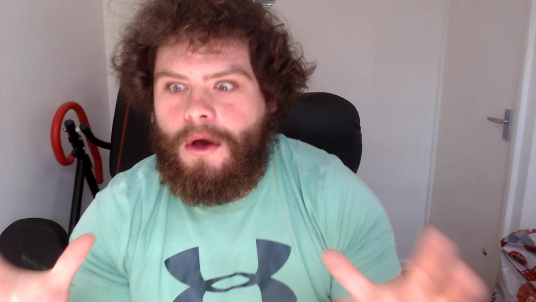 ake Davison, de 22 de ani, a utilizat, potrivit unor martori, o puşcă cu pompă pentru a împuşca mortal mai întâi o femeie din propria sa familie, apoi alţi patru oameni în stradă