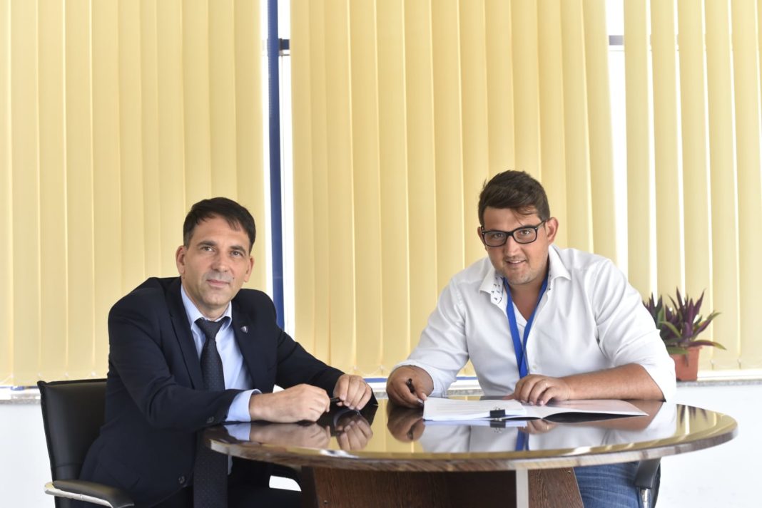 Conducerea Aeroportului Internaţional Craiova a semnat, joi, un nou contract pentru securizarea completă a incintei aeroportului