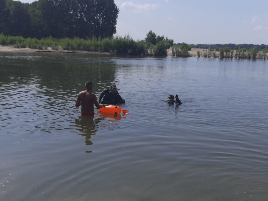 La fața locului s-au deplasat și pompieri din cadrul I.S.U. Dolj, polițiști din cadrul S.T.P.F. Dolj și un echipaj de la ambulanța, care au început activitățile de căutare ale bărbatului