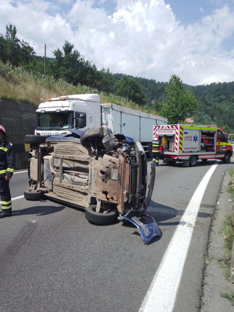 Grav accident pe Valea Oltului. Traficul întrerupt