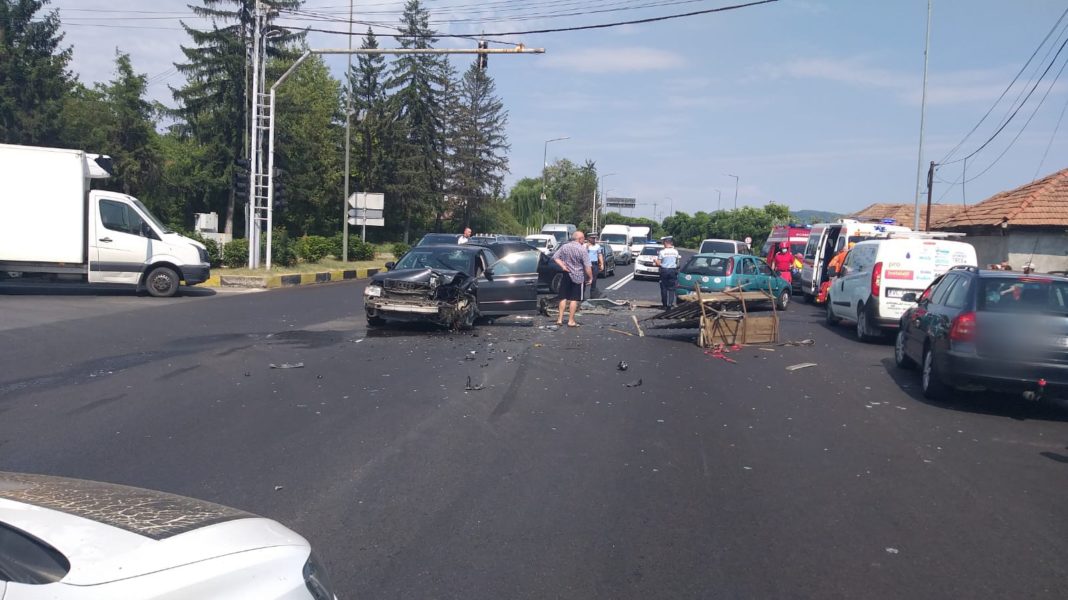 Traficul este îngreunat în zona accidentului