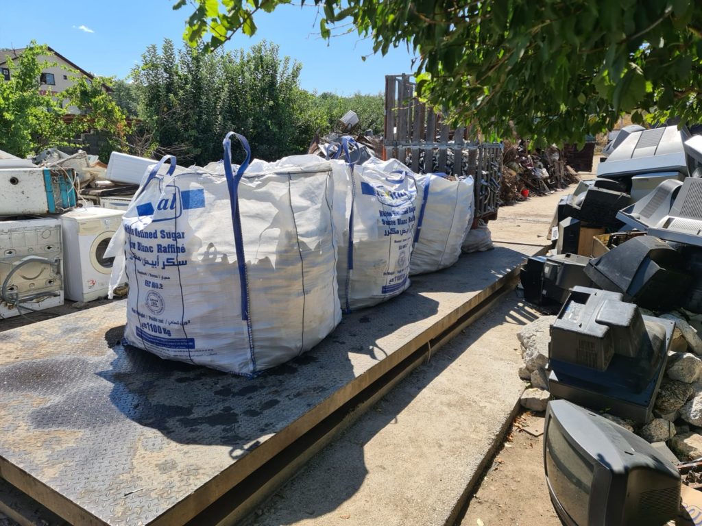 Mehedinţi: Prinşi transportând deşeuri metalice fără documente