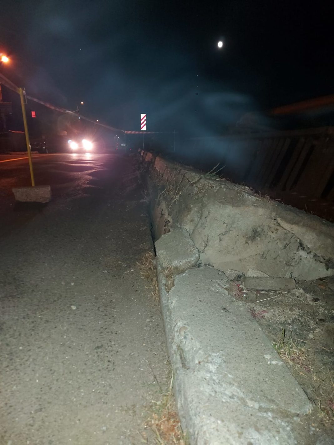 Trotuarul s-au înclinat pe partea dreaptă