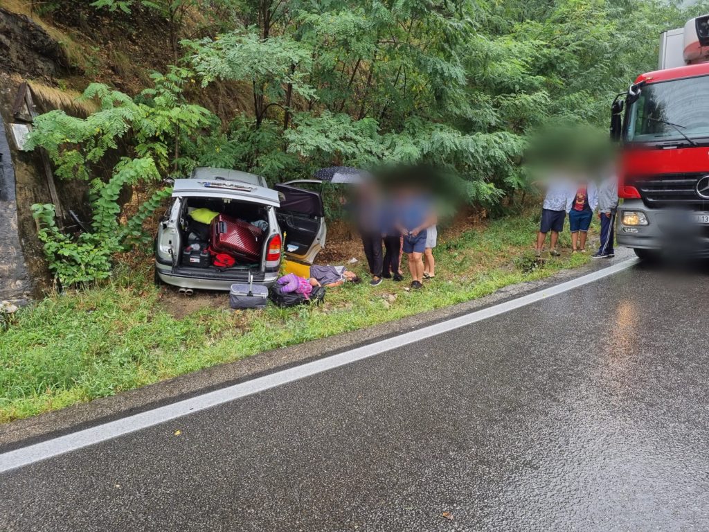 Grav accident pe Valea Oltului. Traficul este blocat