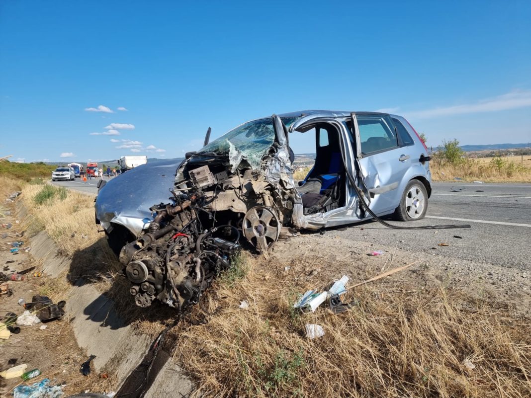 Șoferița a fost transportată la spital, iar traficul rutier a fost reluat