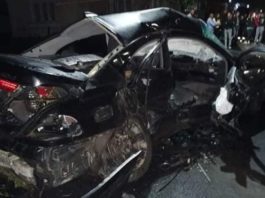 Un mort şi patru răniţi după o coliziune între două autoturisme