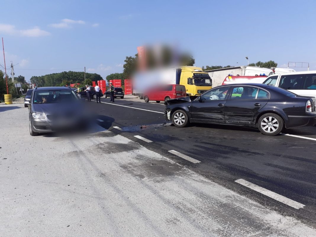 Olt: Trei autoturisme, implicate într-un accident rutier la Băbeni