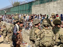 Amenințare de atac terorist pe aeroportul din KabulTalibanii au anunţat că vor permite evacuări şi după 31 august pentru 90 de ţări printre care şi România