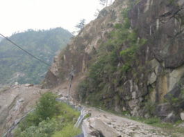 Zeci de oameni îngropați de vii de o alunecare de teren uriașă, în India