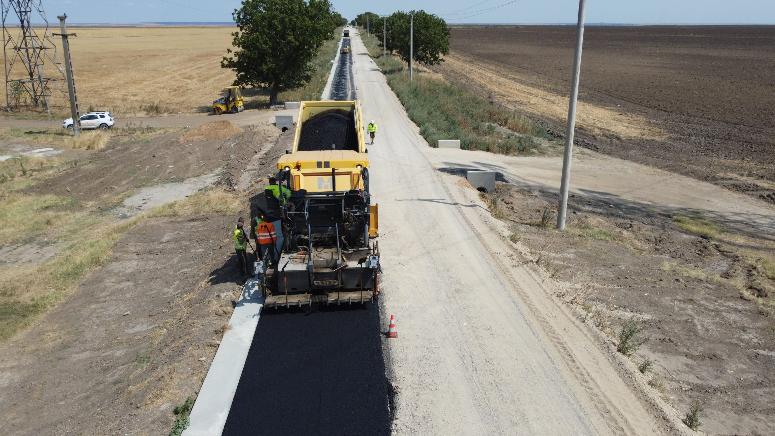 Tronsonul II al drumului Craiova - Cetate prinde contur. Lucrările de modernizare avansează rapid.